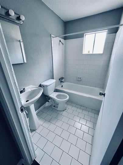 2608 Calumet Street - Photo 4 of 50