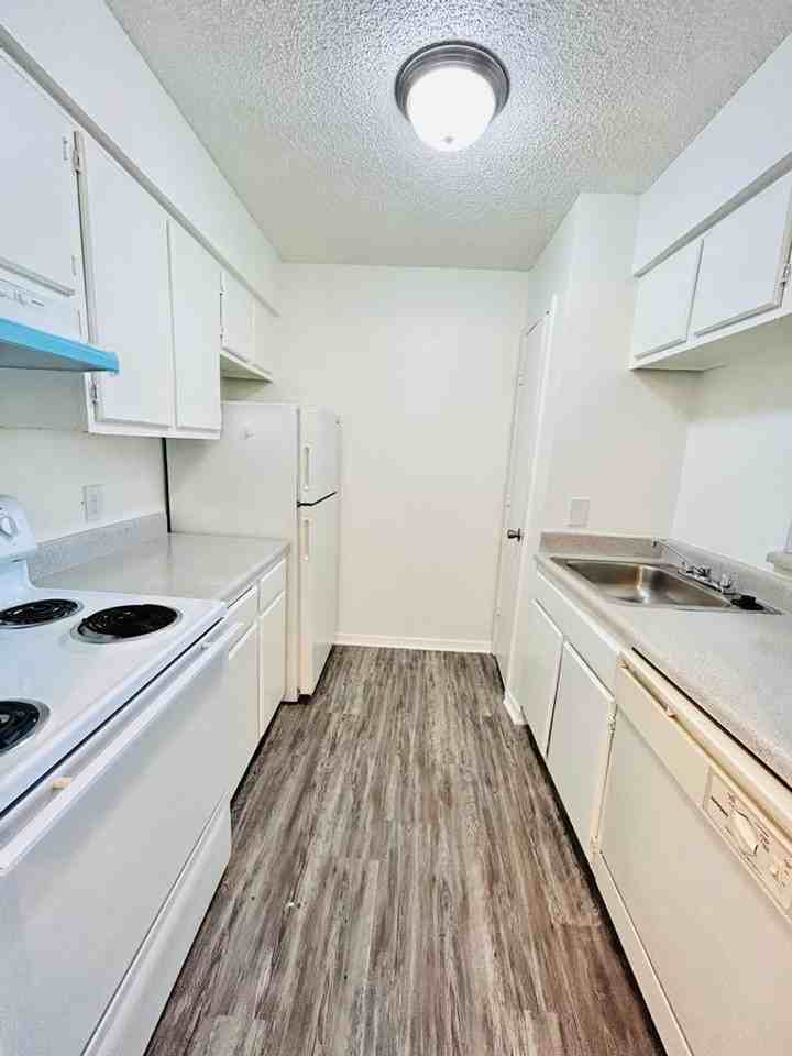 5901 S May Ave - Photo 5 of 17