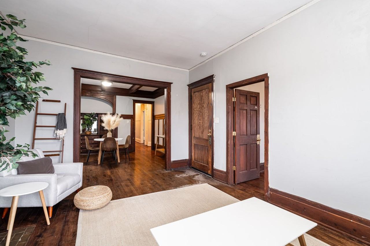 2943 N Maryland Ave - Photo 3 of 30