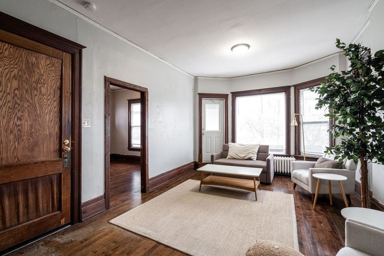 2943 N Maryland Ave - Photo 4 of 30