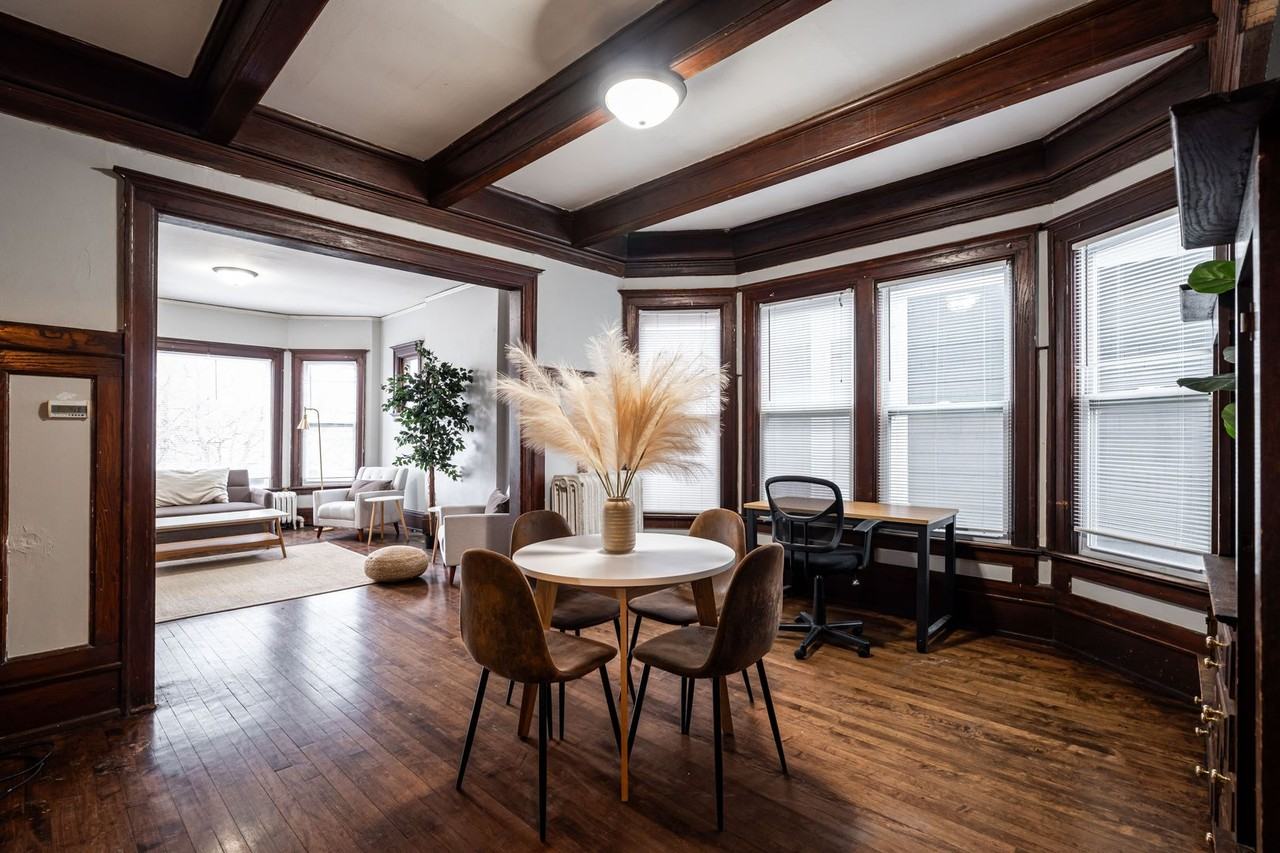 2943 N Maryland Ave - Photo 6 of 30