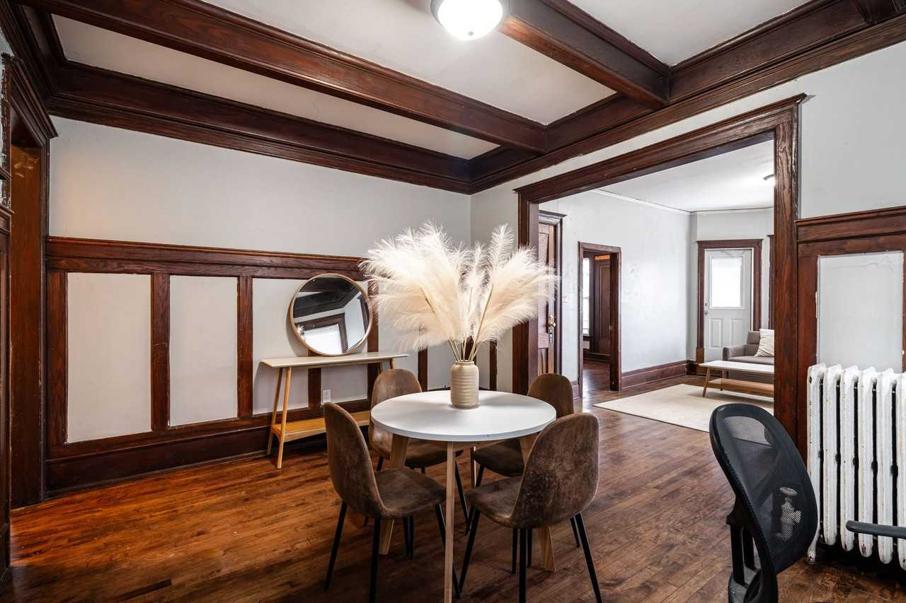 2943 N Maryland Ave - Photo 7 of 30