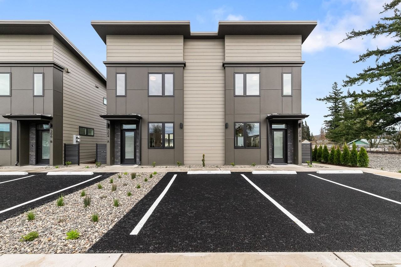 Cedar Street Duplex: Luxury Modern Townhomes - Photo 2 of 5