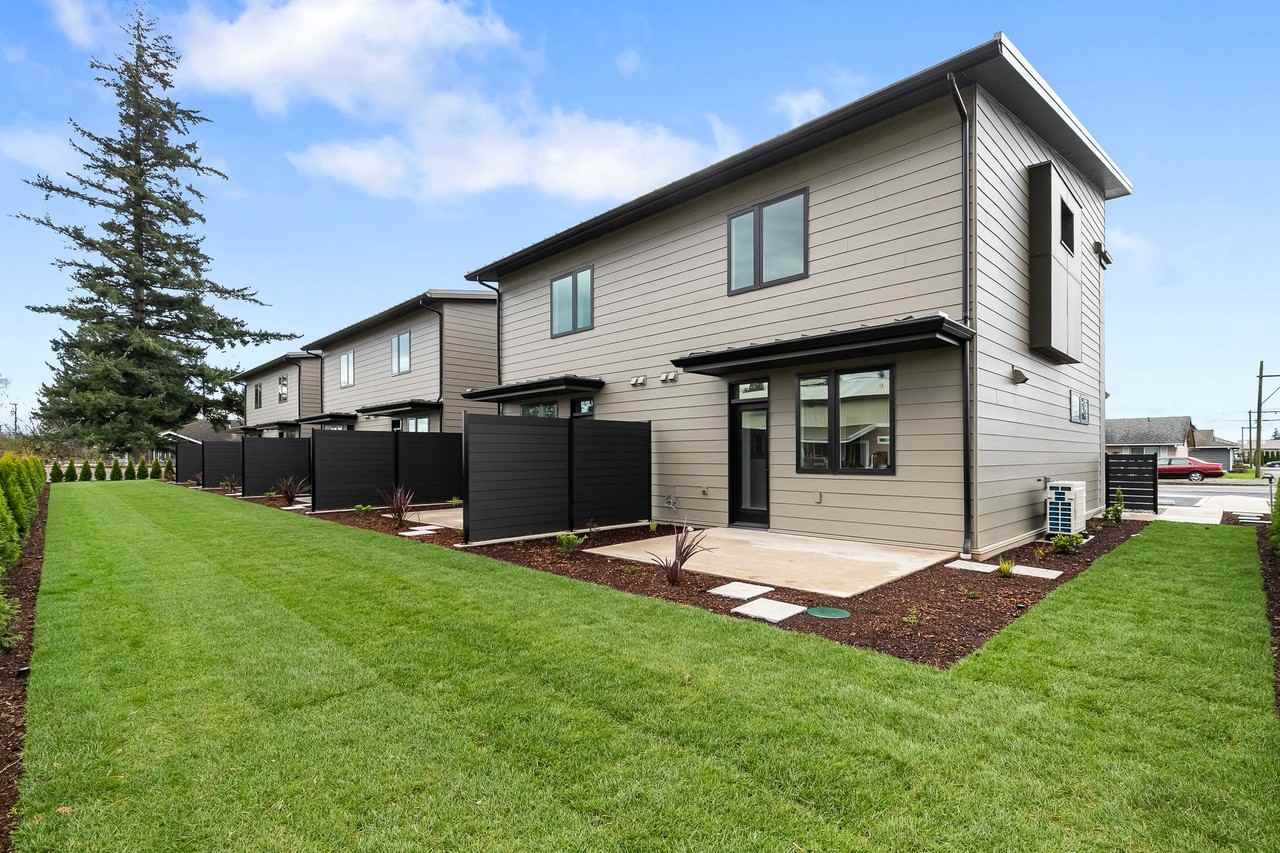 Cedar Street Duplex: Luxury Modern Townhomes - Photo 4 of 5