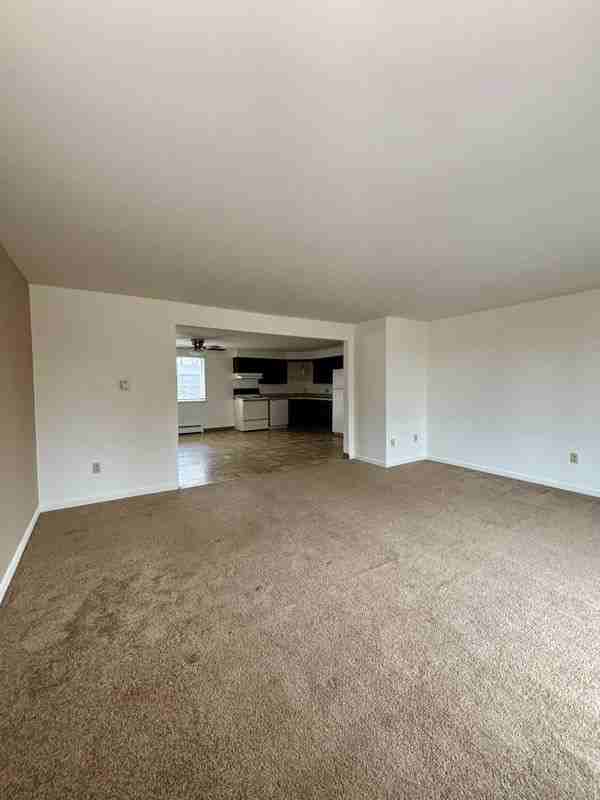 31 Losson Garden Dr ##4 - Photo 2 of 14