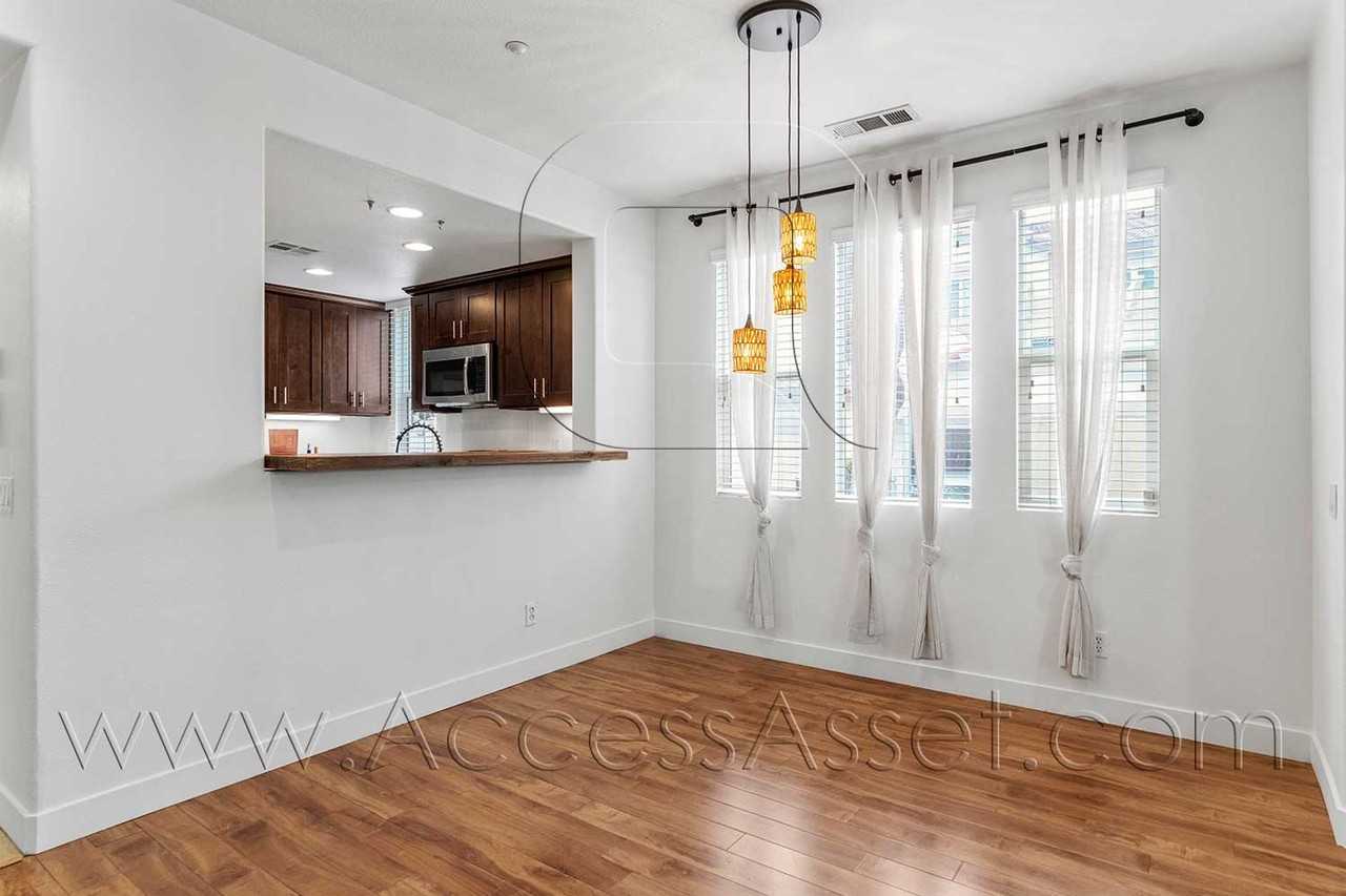 40190 Rosewell Ct - Photo 6 of 35