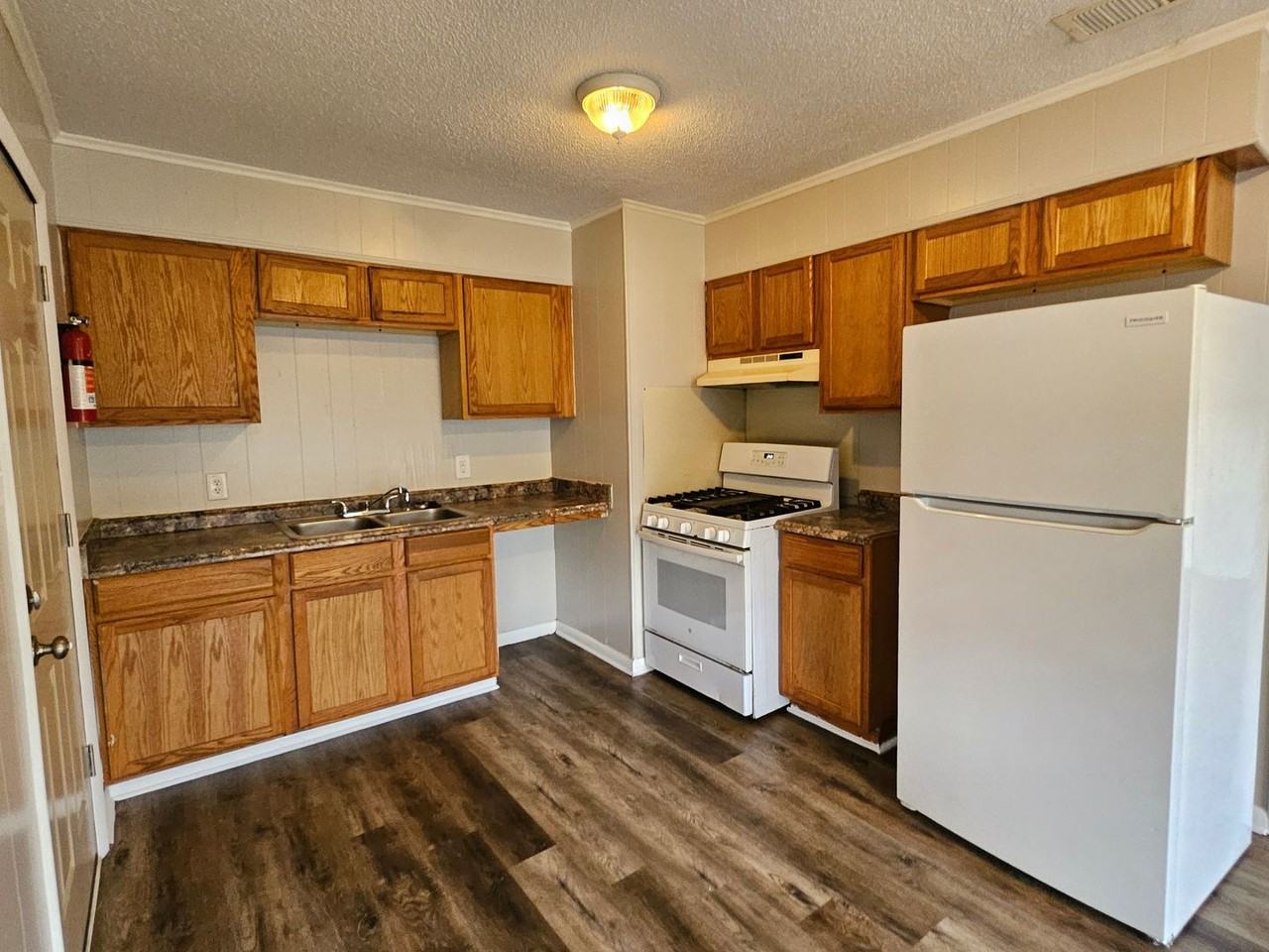 1605 Lewis Ave - Photo 3 of 31