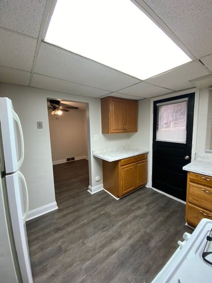 826 Killarney Dr - Photo 3 of 17