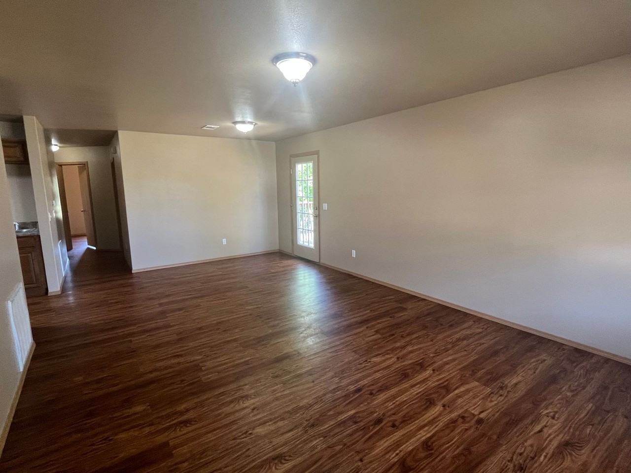 815 W 14th St - Photo 2 of 17