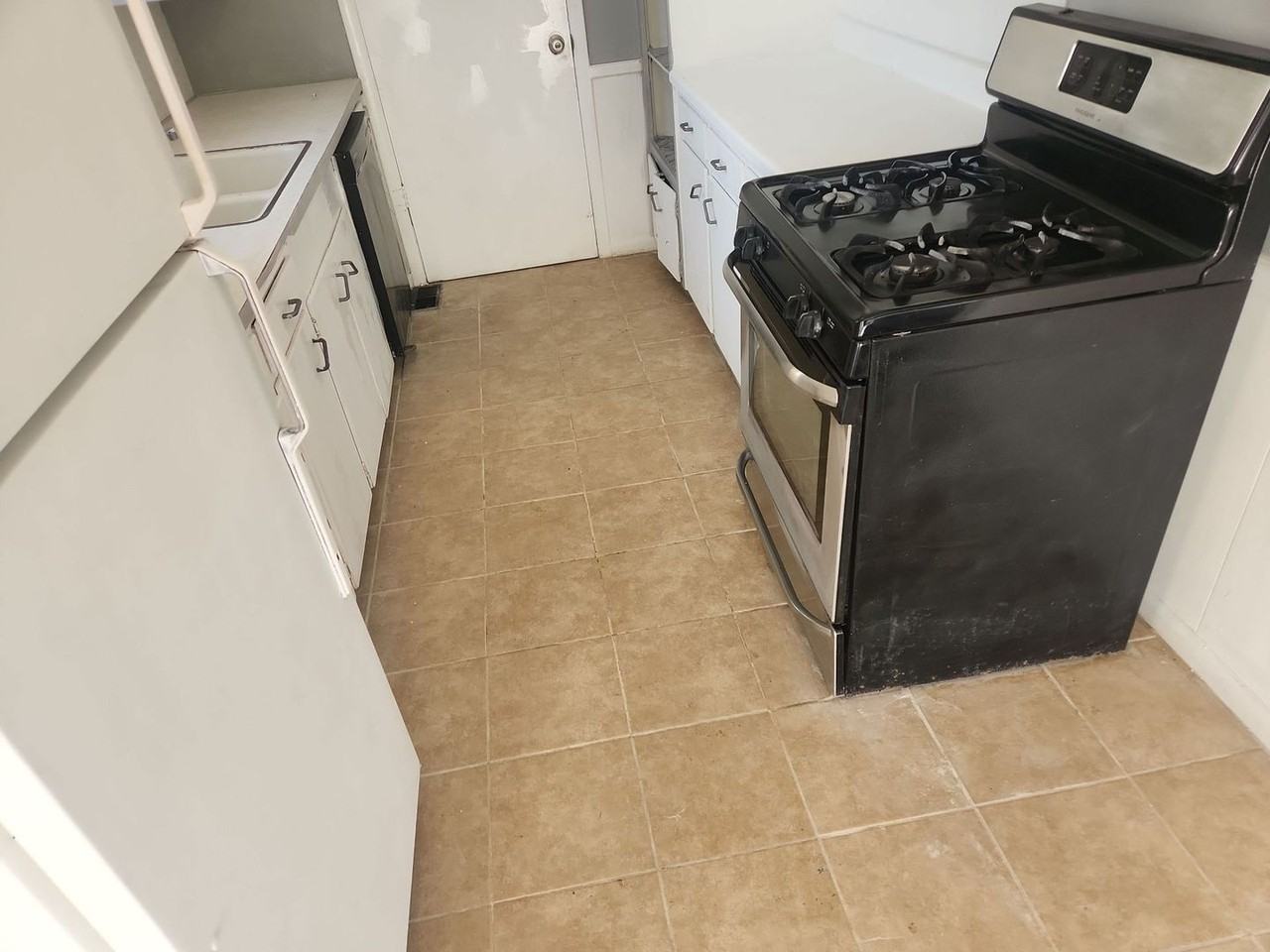 1918 E 50th Pl N - Photo 2 of 9