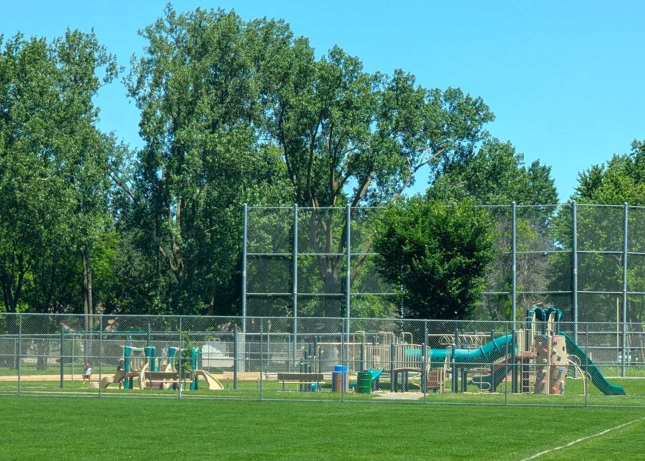 Berwood Court - Photo 6 of 7