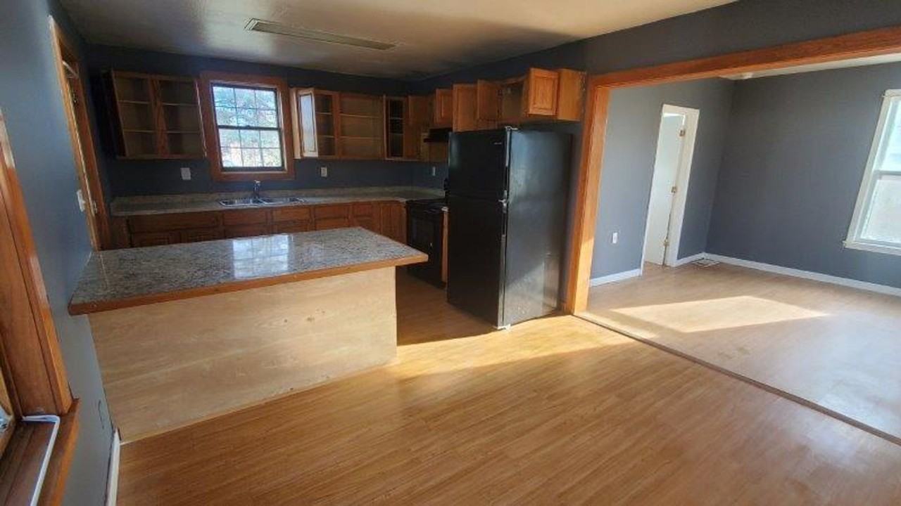 405 Chandler St - Photo 3 of 14