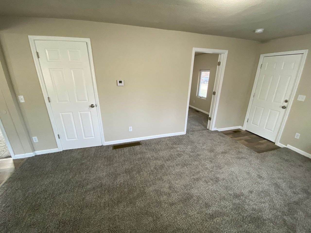 631 Se 27th Ct - Photo 3 of 12