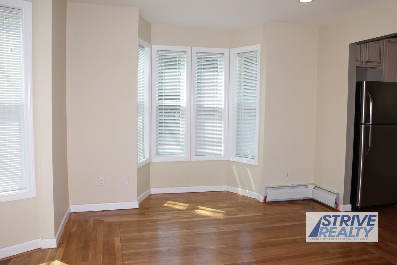 2 Eva St - Photo 3 of 12