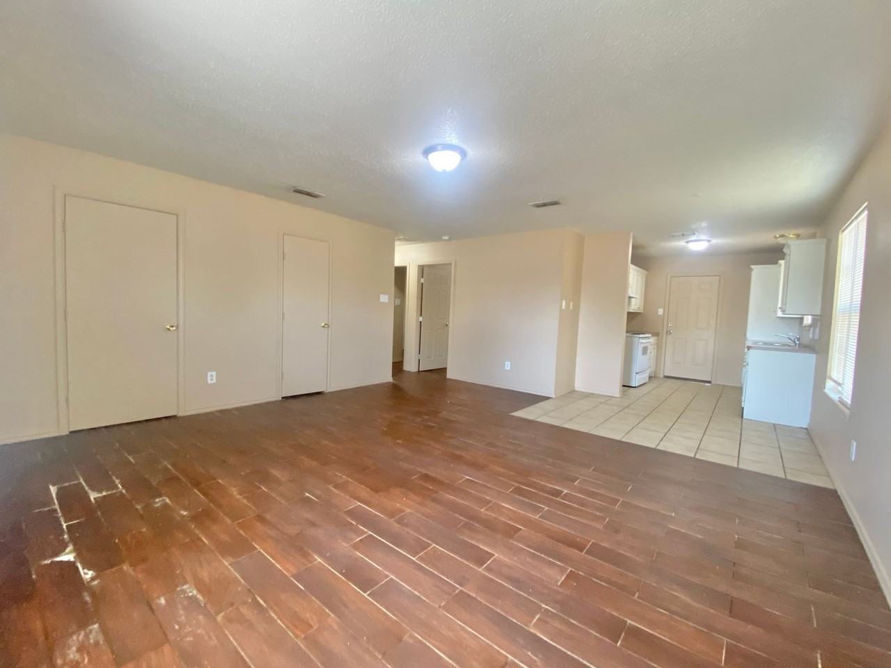 3318 Itasca St - Photo 3 of 12