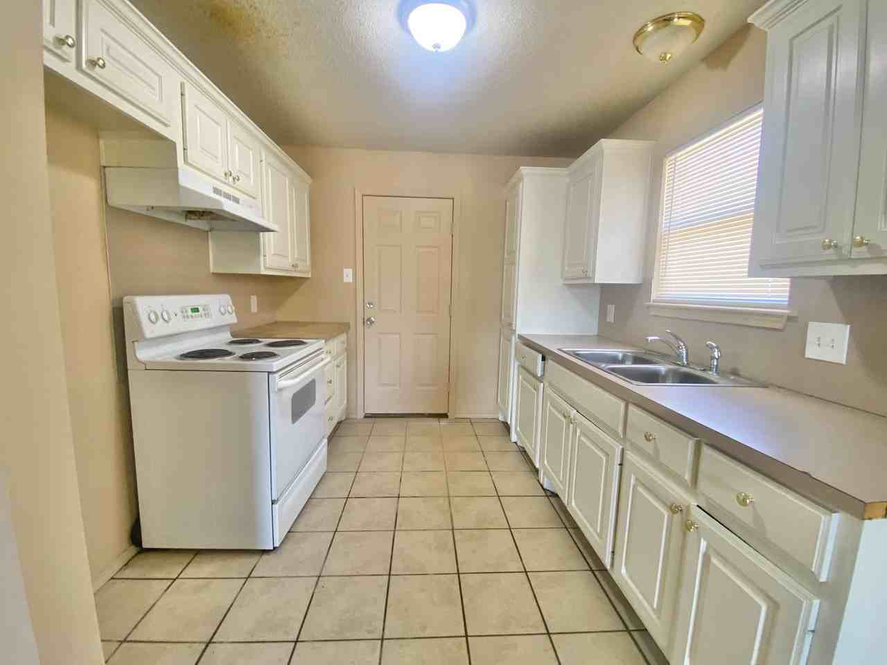 3318 Itasca St - Photo 4 of 12