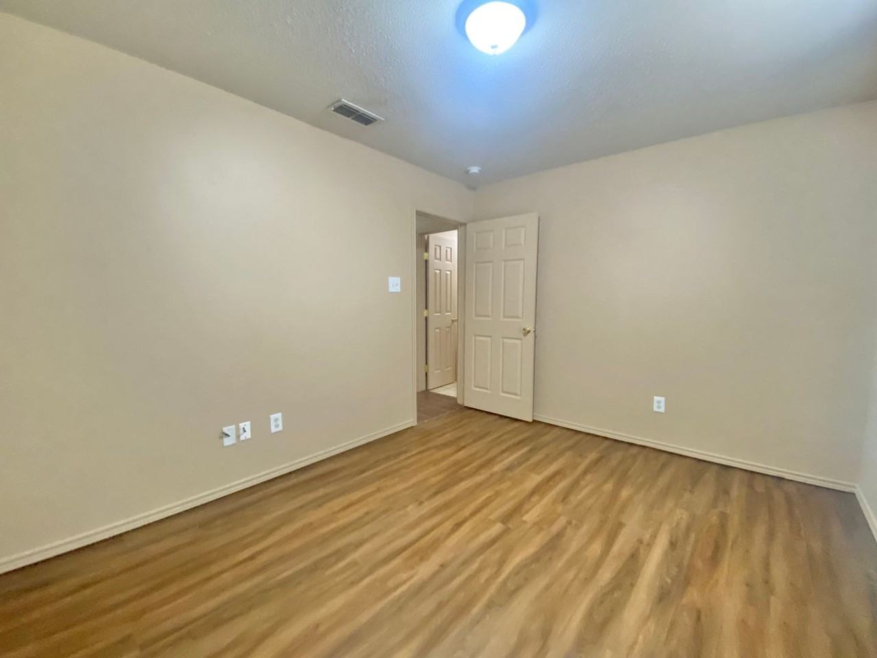 3318 Itasca St - Photo 6 of 12