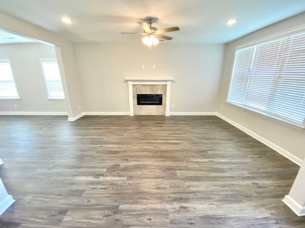 365 Azalea Dr - Photo 2 of 12