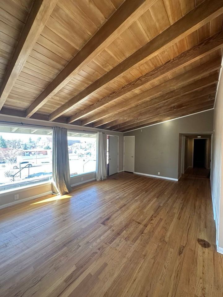 2830 Kelley Dr - Photo 2 of 10