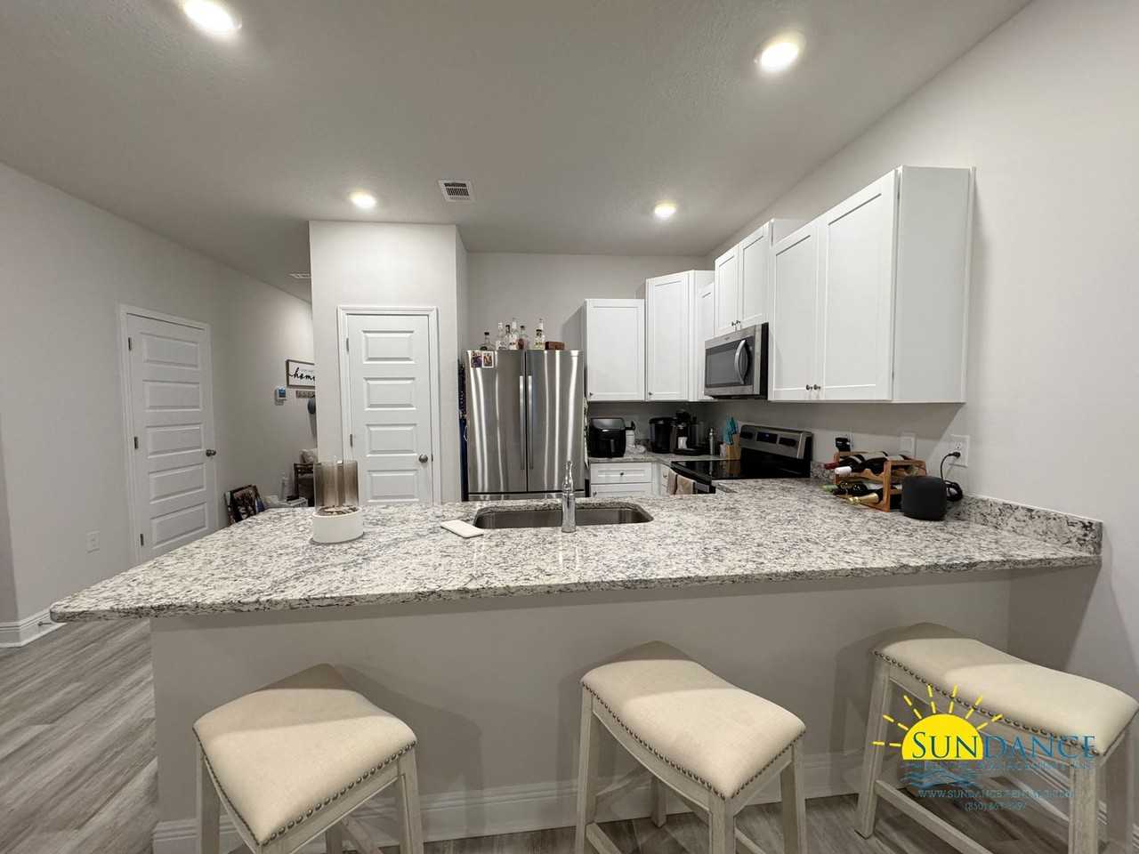 1013 Mclaren Cir - Photo 3 of 32