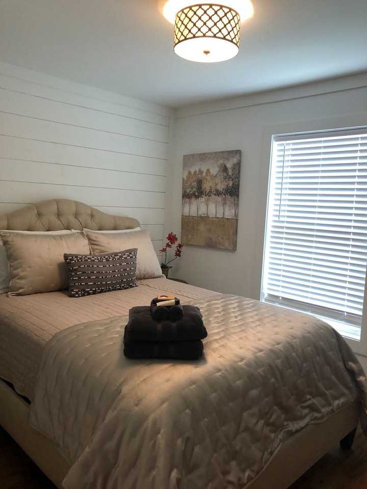 1317A Pillow St - Photo 3 of 17