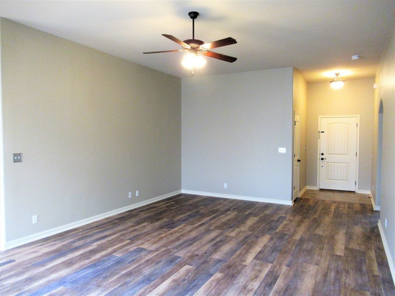 13317 N 133rd East Ave - Photo 2 of 23