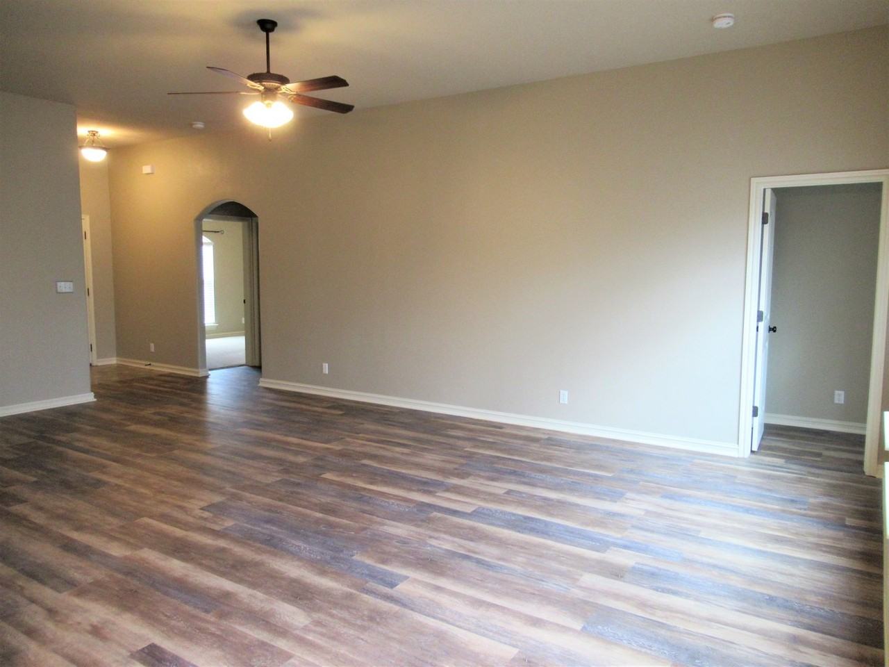 13317 N 133rd East Ave - Photo 3 of 23