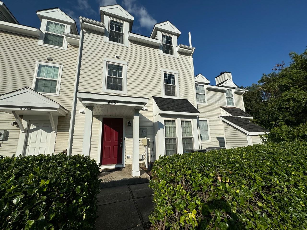 6085 Netherton St - Photo 2 of 21