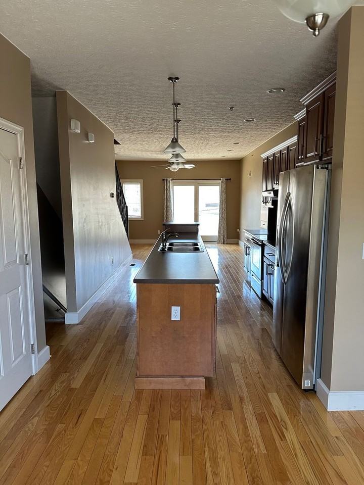 392 Frontier Ave - Photo 4 of 18