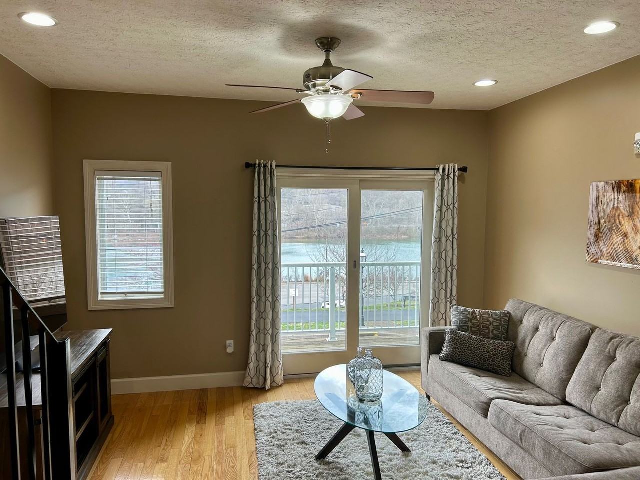 392 Frontier Ave - Photo 6 of 18