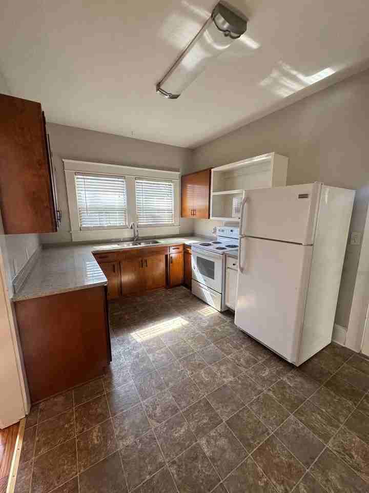 606 Ridgewood Ave - Photo 5 of 9