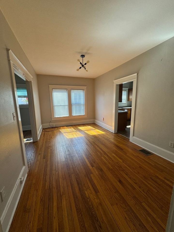 606 Ridgewood Ave - Photo 6 of 9