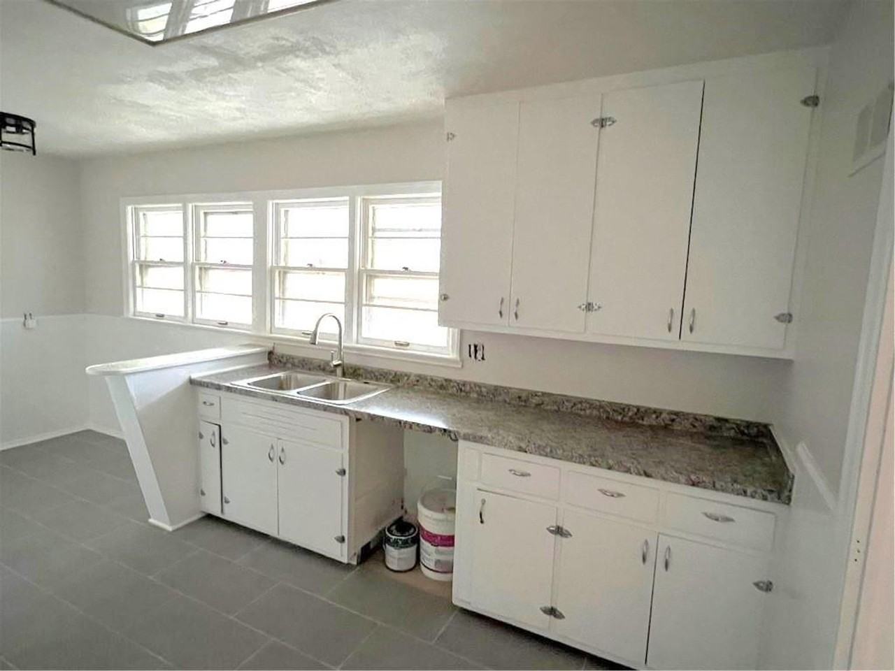 800-802 E 75th Terrace - Duplex - Photo 2 of 19