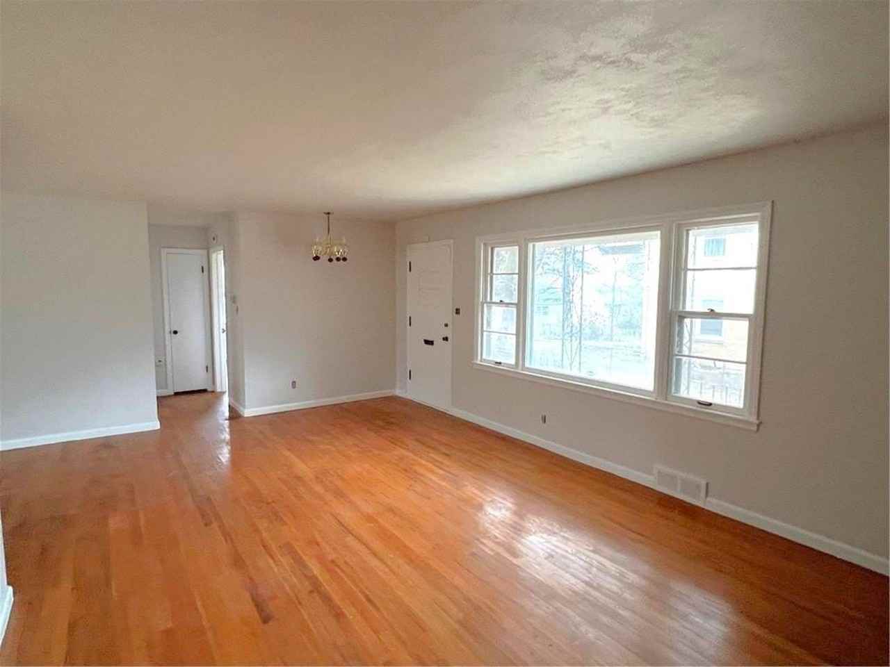 800-802 E 75th Terrace - Duplex - Photo 6 of 19