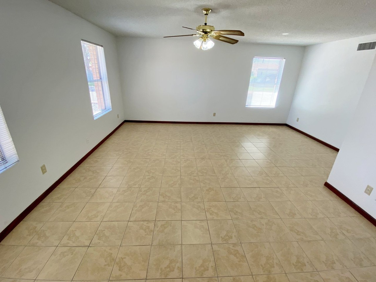 6022 N 72nd Dr - Photo 5 of 29