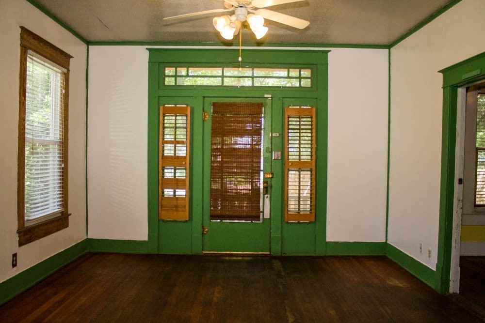 5100 Avenue G - Photo 4 of 38