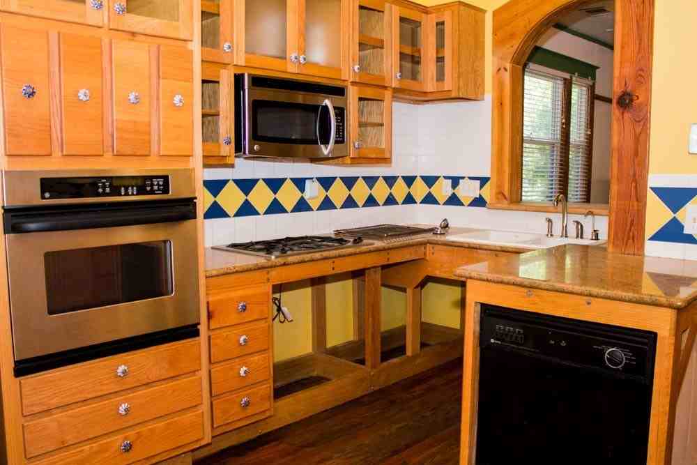 5100 Avenue G - Photo 5 of 38