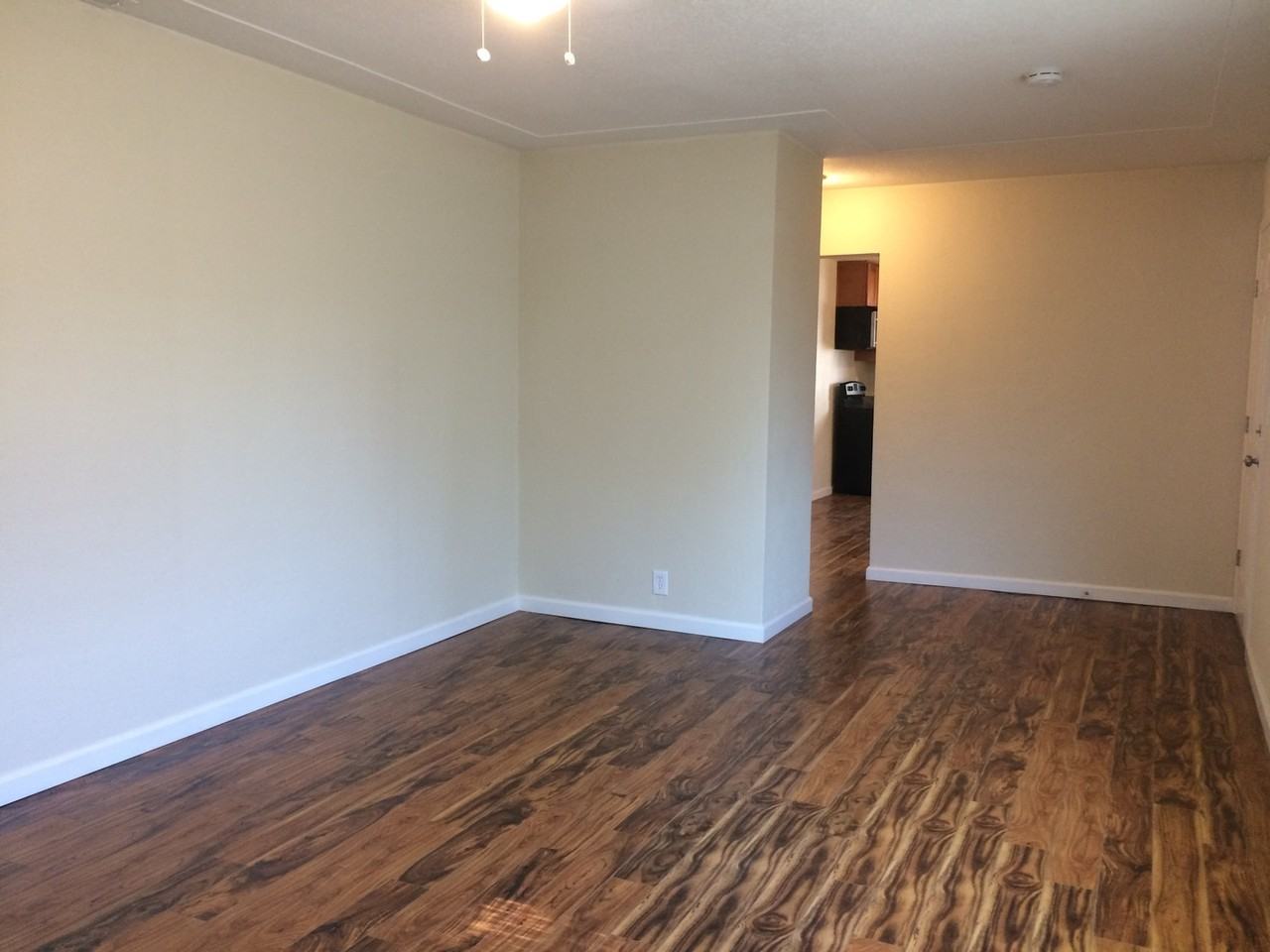 320 School Ave - Photo 3 of 33