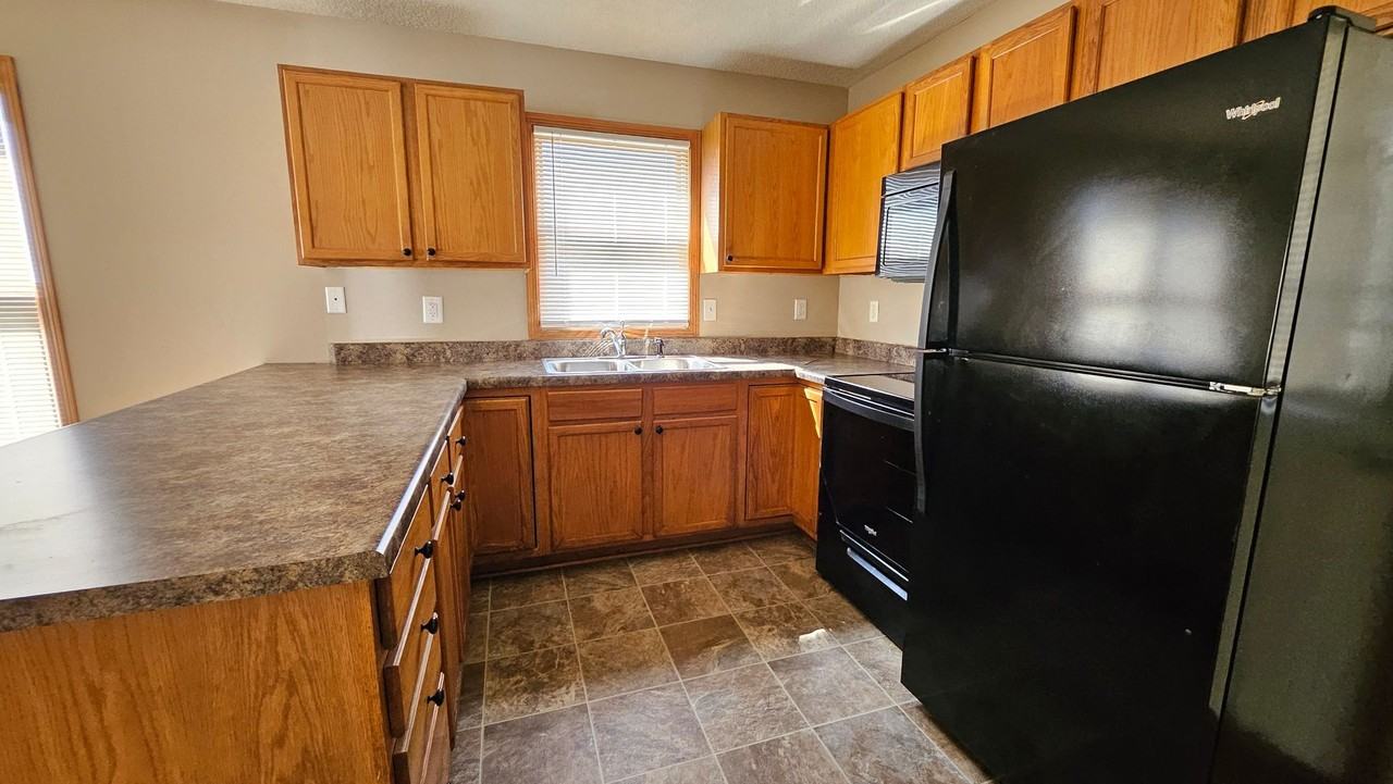 1714 11th St - Photo 3 of 20