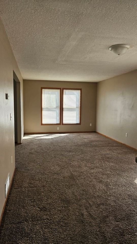 1714 11th St - Photo 4 of 20