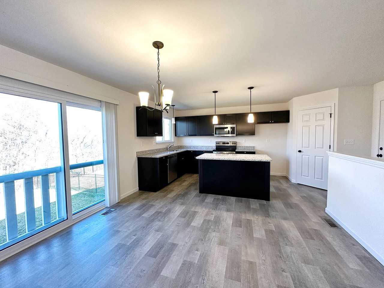 350 Hammerstone Dr - Photo 4 of 18