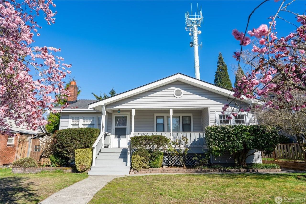 6910 37th Ave Sw - Photo 4 of 27