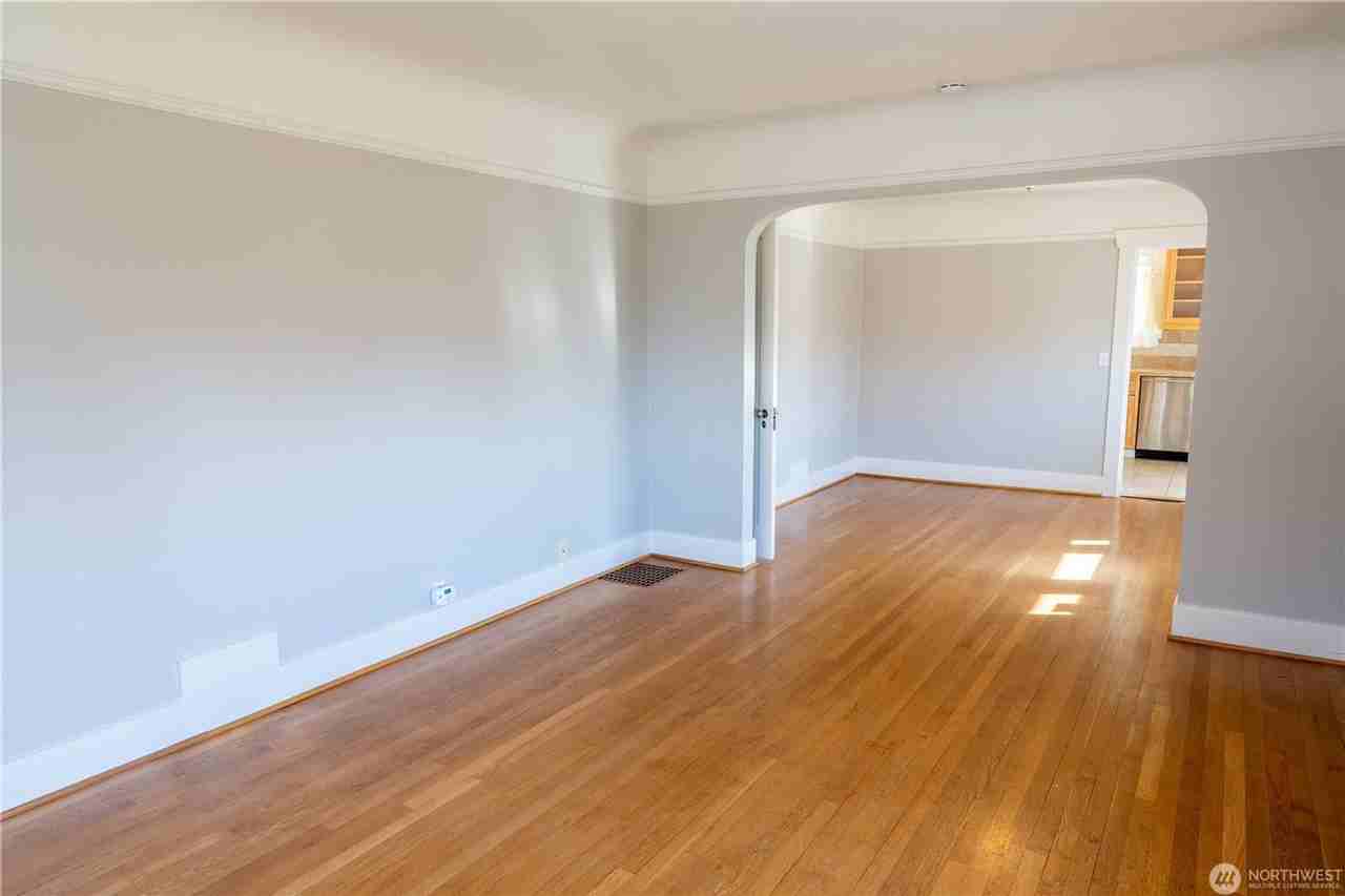 6910 37th Ave Sw - Photo 5 of 27