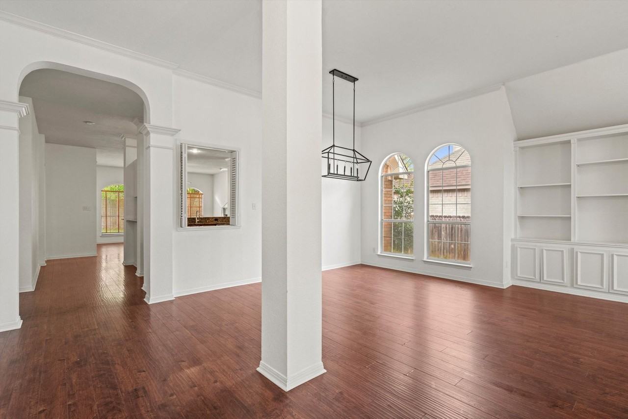 7902 Isaac Pryor Dr - Photo 4 of 42