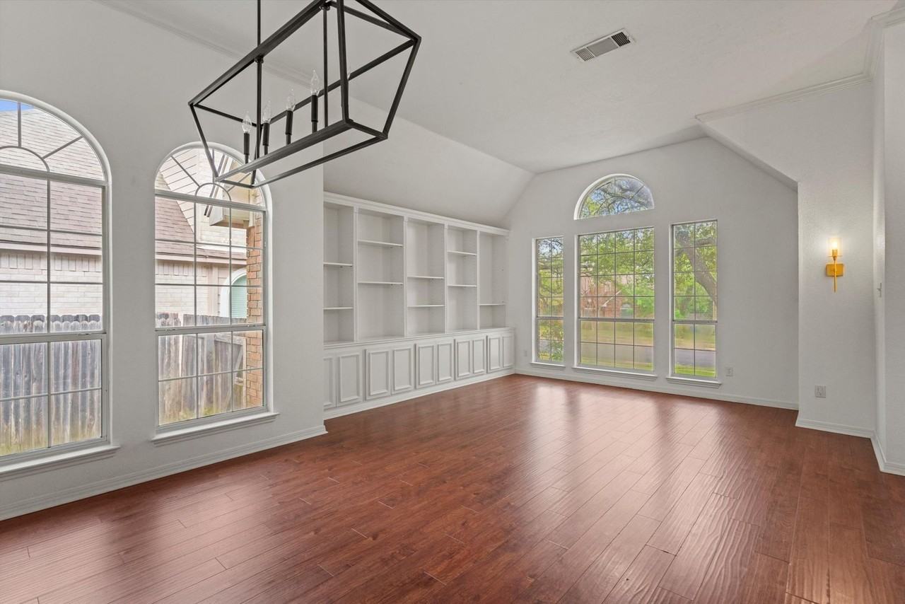 7902 Isaac Pryor Dr - Photo 5 of 42