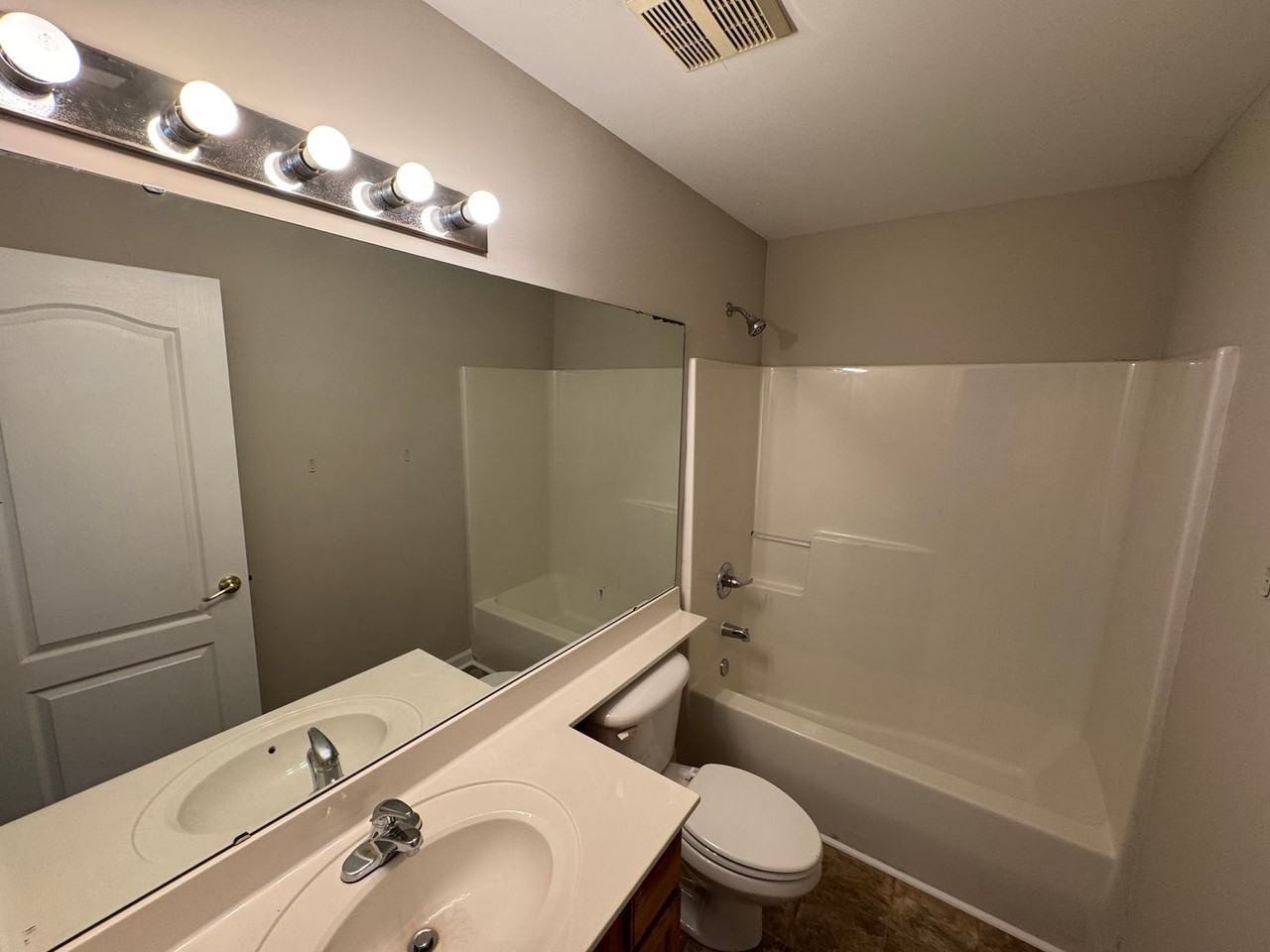 7333 Michaels Landing Dr - Photo 6 of 15