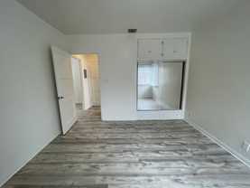 239 E Burbank Blvd #C - Photo 1 of 1