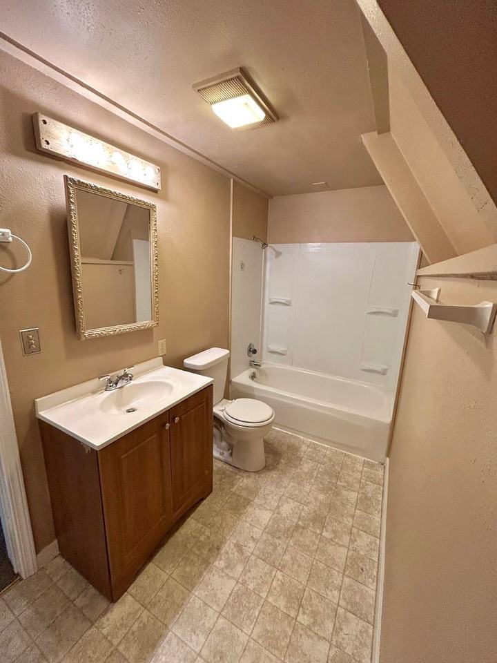 16146 Hawks Lair Rd - Photo 7 of 11