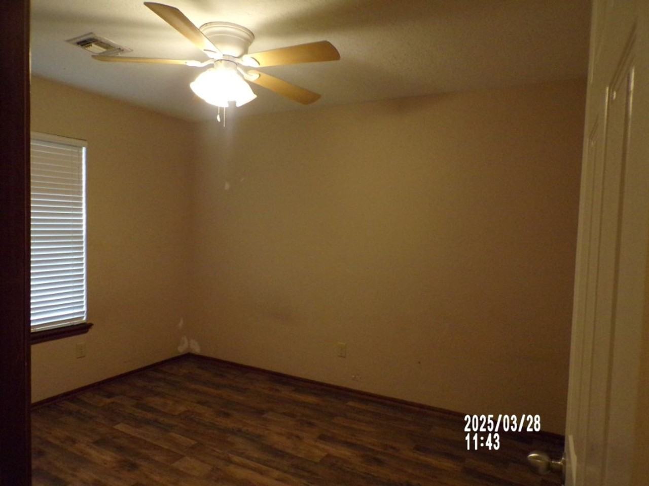 201 W E Ave - Photo 3 of 5