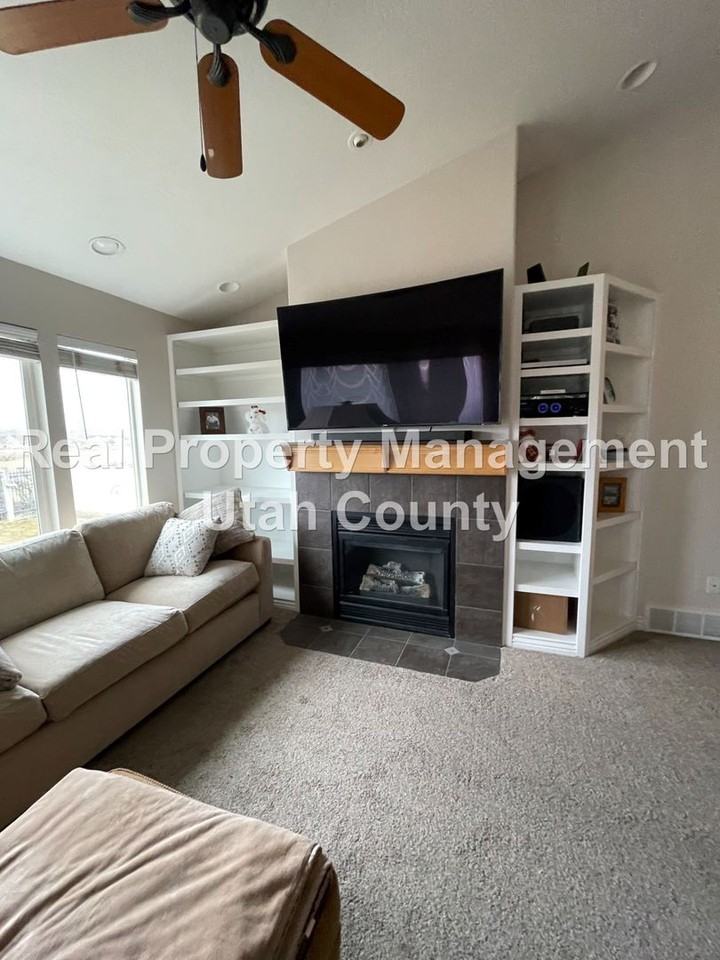 3347 E Kennekuk Ln - Photo 3 of 15